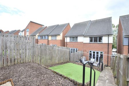 2 bedroom semi-detached house to rent - Photo 5