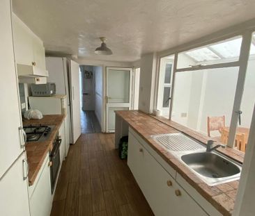 4 bedroom terraced house to rent - Photo 1