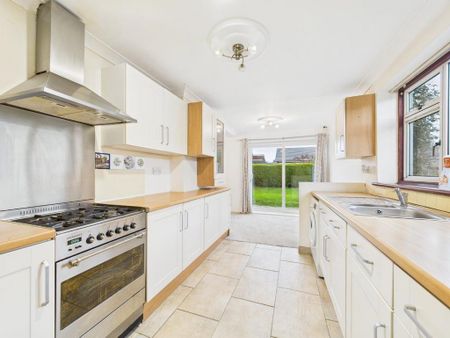 3 bedroom detached bungalow to rent - Photo 5