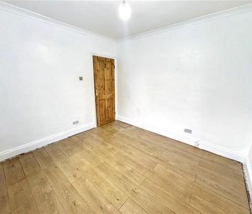 2 bedroom maisonette to rent - Photo 4