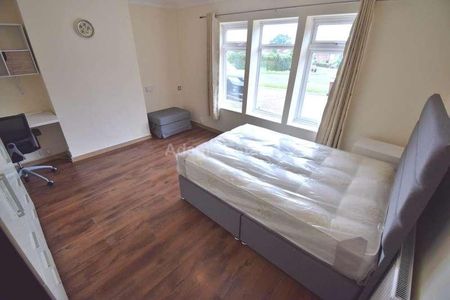 Whitley Wood Road, Reading, RG2 - Photo 4