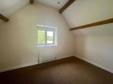 4 bedroom detached house to rent - Photo 2