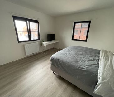 Drie slaapkamer EENGEZINSWONING met garage & tuin - Photo 1