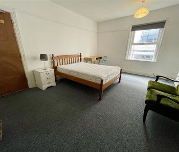 4 bedroom apartment to rent - Photo 3