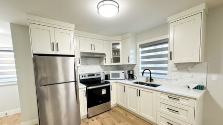 Delta Coach House – Brand New, Private Entry, Great Location. - Photo 4