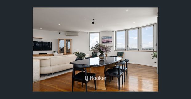 Furnished Penthouse - Photo 1