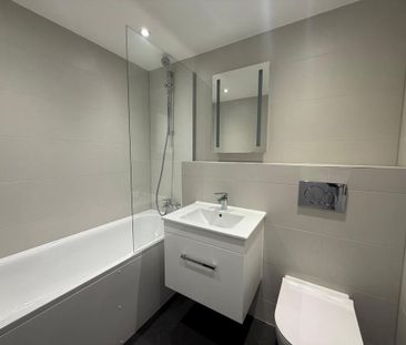 1 bedroom in a house share to rent - Photo 2