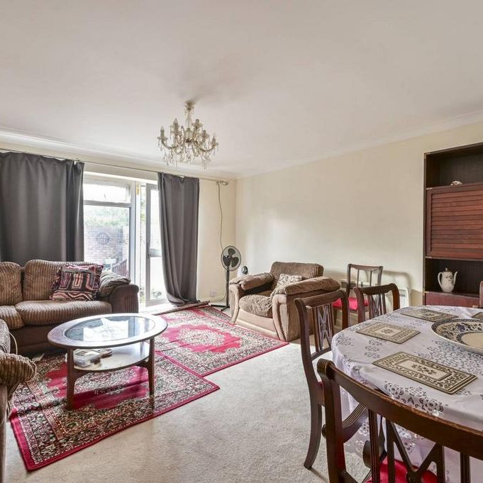 4 bedroom semi-detached house to rent - Photo 1