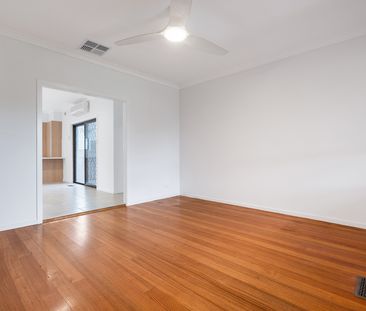 Renovated Home in the Heart of Craigieburn - Photo 2