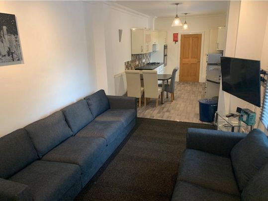 6 bedroom house to rent - Photo 1