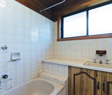 SPACIOUS FAMILY HOME - Photo 6