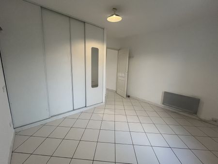 Location Appartement 3 pièces 51m² HYERES 83400 - Photo 2