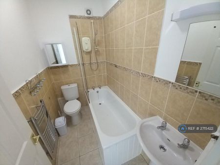2 bedroom flat to rent - Photo 2
