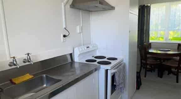 Close to schools and shops - Photo 1