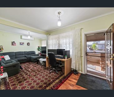 Family-Sized Comfort and Space: 3 Bed, 2 Bath Home in Elizabeth Downs - Photo 6