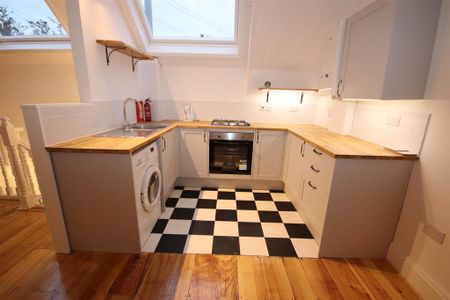 2 bedroom semi-detached house to rent - Photo 3