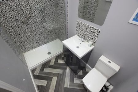 1 bedroom in a house share to rent - Photo 4