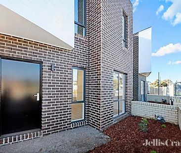 32 Gorge Road, South Morang - Photo 5