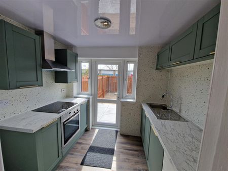 2 bed flat to rent in Trentham Avenue, Newcastle Upon Tyne, NE7 - Photo 2