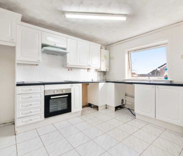 £750 pcm - Available Now - Unfurnished - Photo 2