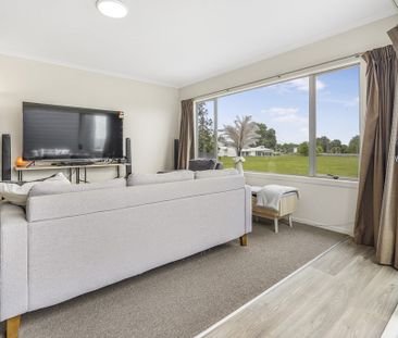 Three-bedroom Townhouse In Sought After Hamilton East - Photo 4