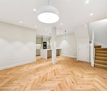 3 bedroom mews to rent - Photo 2