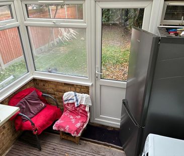 3 Bed Terraced House, Stokes Road, E6 - Photo 2