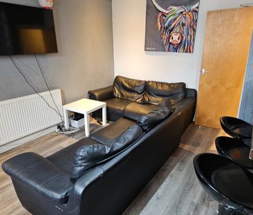 5 Bed - 4 Hopewell Place, Hyde Park, Leeds - LS6 1PN - Student - Photo 6