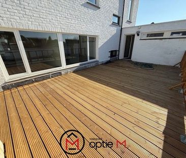 Gerenoveerd ruim appartement met terras en 2 slpks - Photo 2