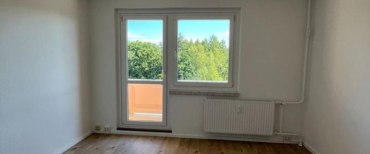 MODERNES WOHNEN IM GRÜNEN - 3 Zimmer mit EBK & Balkon - Foto 1