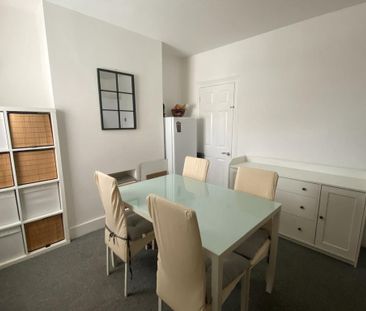 3 bedroom end of terrace house to rent - Photo 2