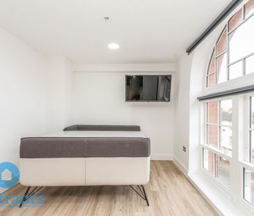 5 bed Apartment for Rent - Photo 4