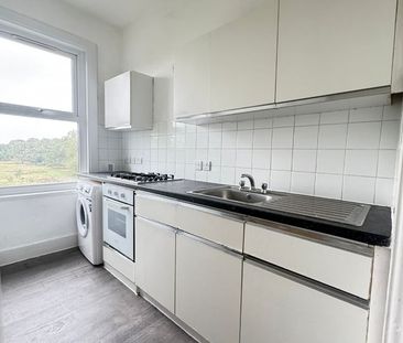 3 Bed Flat, Whipps Cross Road, E11 - Photo 2