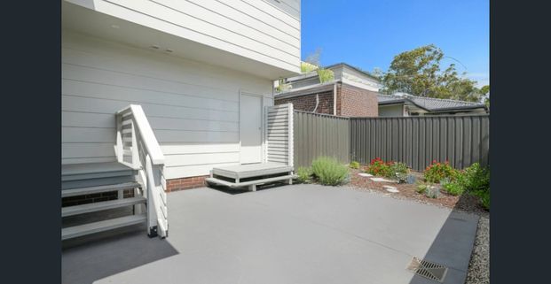 Bright, Modern and Convenient - Photo 1