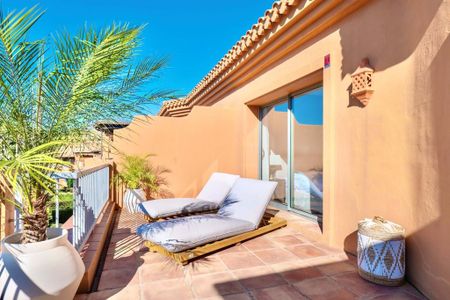 Luxury penthouse for rent in Málaga, Spain - Photo 2