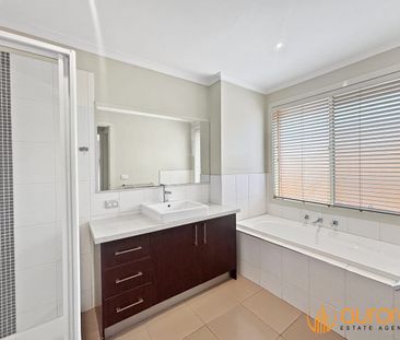 COMFORT & CONVENIENCE ON BERWICK - Photo 5