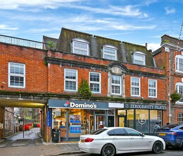 A first floor one bedroom flat to rent in heart of the town centre - Photo 1