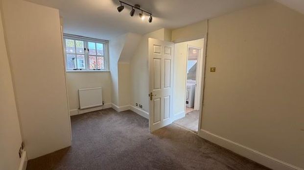 Hillier Road, Guildford, Surrey, GU1 - Photo 1