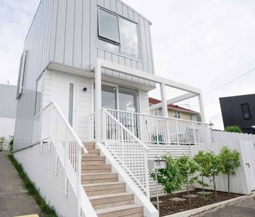 Modern Comfort one bedroom house in a Prime Glen Innes Location - Photo 1