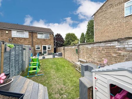 2 bedroom end of terrace house to rent - Photo 5