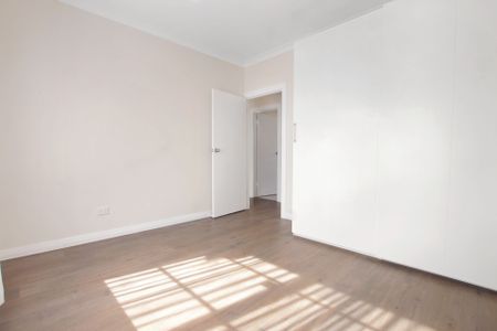 Comfortable Courtyard Living in the Heart of Prospect - Photo 4