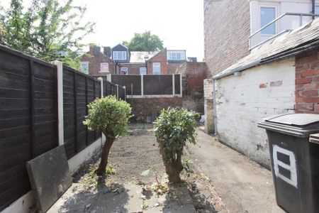 4 bedroom terraced house to rent - Photo 2