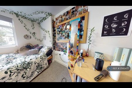 1 bedroom in a house share to rent - Photo 2