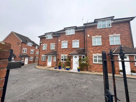 Meadowgate Close, NW7, London - Photo 4