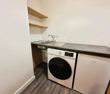3 bedroom flat to rent - Photo 2