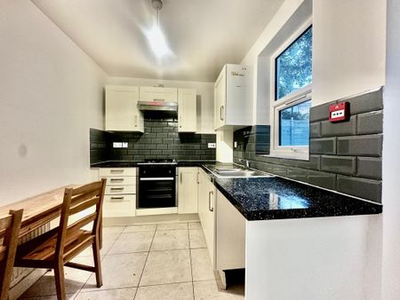 5 bedroom terraced house to rent - Photo 4