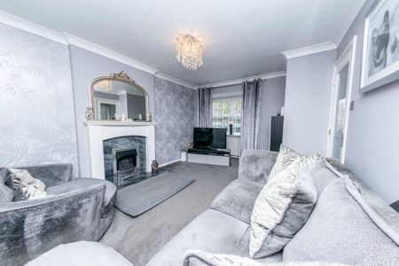 3 Bed Detached House, Clayton Way, LS10 - Photo 2