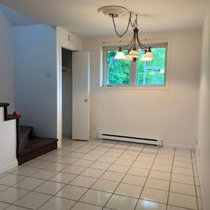 4 1/2 dans triplex Ste-Catherine Jacques Cartier - Photo 2