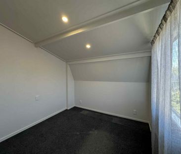 Tastefully designed and well appointed! - Photo 6