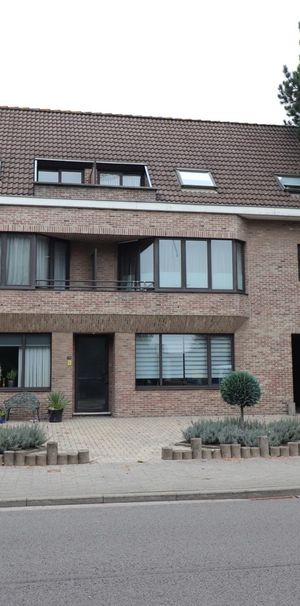 Recent gerenoveerd dakappartement met balkon, terras en garage. - Photo 1